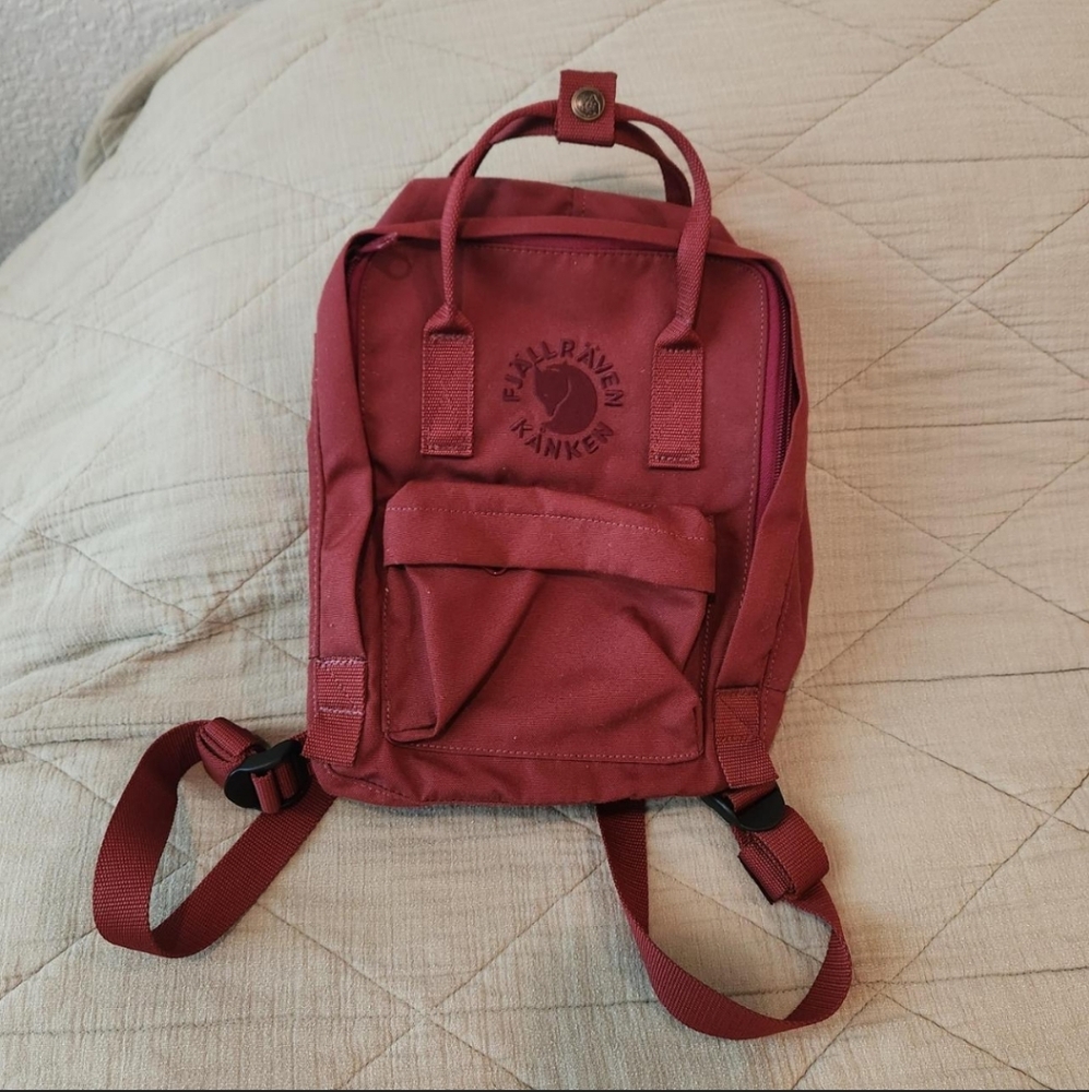 Fjallraven Kånken Red Mini Backpack